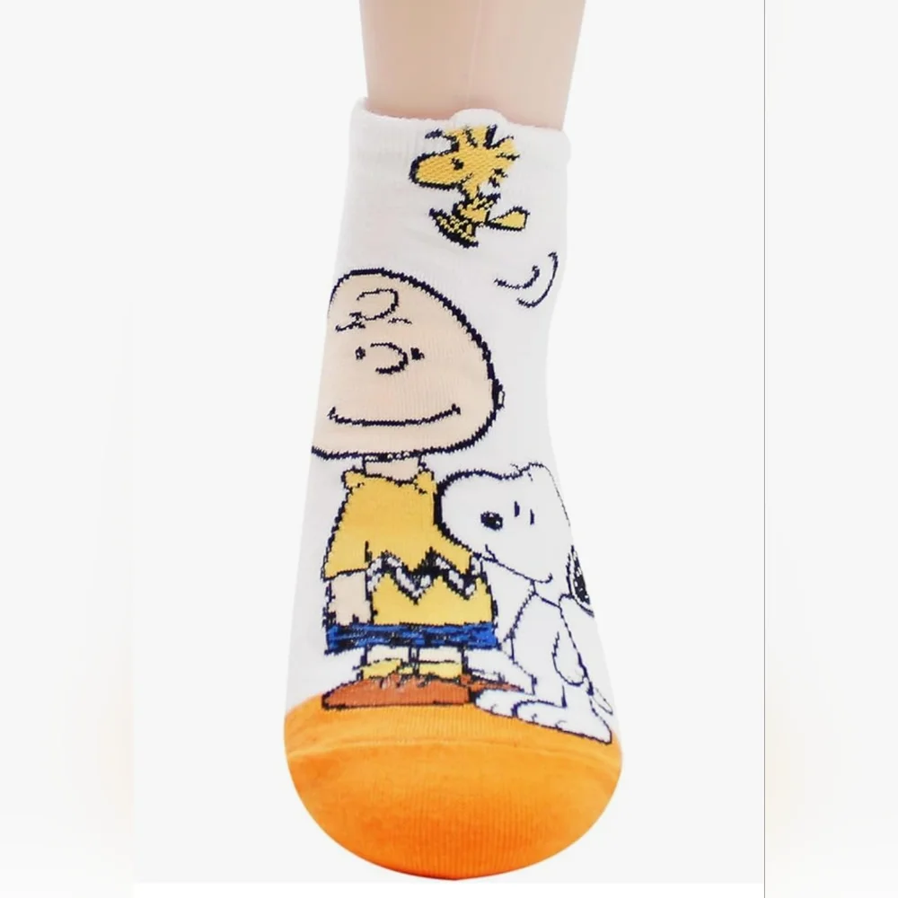 🥜Snoopy Character Socks Bundle of 4! - Picture 4 of 8